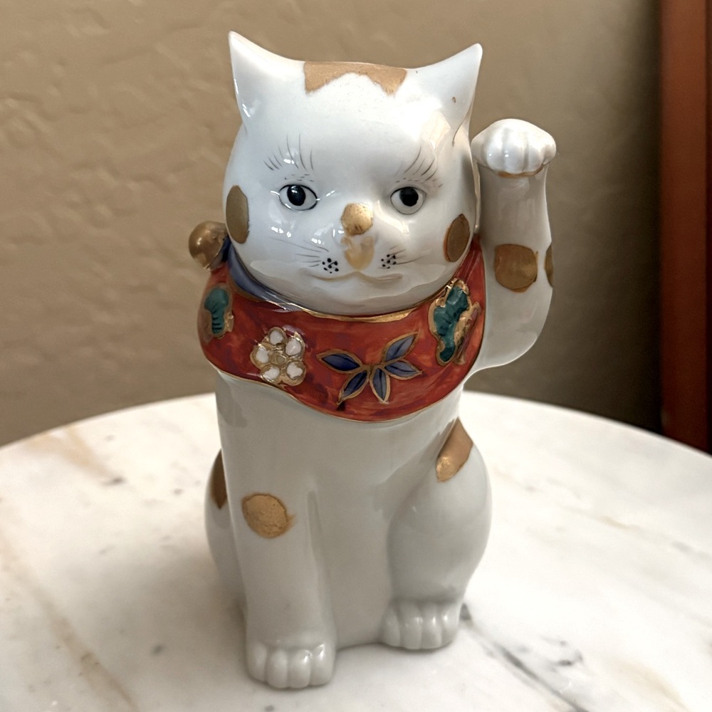 Japanese Vintage Kutani Maneki Neko Beckoning Cat Good Luck Mascot